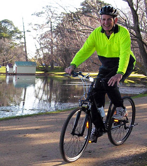 Tim Grosvenor enjoys cycling thanks to MaxONE that relieved his lower-back pain